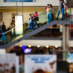 engagementshooting_verlobungsshooting_karlsruhe_kino_ZKM_Kirmes_Jahrmarkt_Karussell_hochzeitsfotografin_paarfotos_featured_020