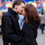 engagementshooting_verlobungsshooting_karlsruhe_kino_ZKM_Kirmes_Jahrmarkt_Karussell_hochzeitsfotografin_paarfotos_featured_031