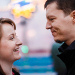 engagementshooting_verlobungsshooting_karlsruhe_kino_ZKM_Kirmes_Jahrmarkt_Karussell_hochzeitsfotografin_paarfotos_featured_036