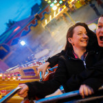 engagementshooting_verlobungsshooting_karlsruhe_kino_ZKM_Kirmes_Jahrmarkt_Karussell_hochzeitsfotografin_paarfotos_featured_038