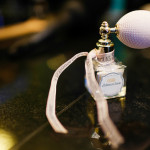 hochzeitsfotografin-hyatt-regency-duesseldorf-standesamt-inselstrasse-17-pebbles-river-salon-concert-featured-13