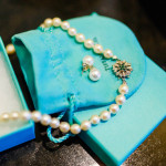 hochzeitsfotografin-hyatt-regency-duesseldorf-standesamt-inselstrasse-17-pebbles-river-salon-concert-featured-15