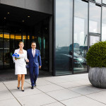 hochzeitsfotografin-hyatt-regency-duesseldorf-standesamt-inselstrasse-17-pebbles-river-salon-concert-featured-21