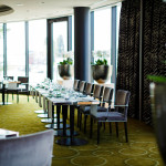 hochzeitsfotografin-hyatt-regency-duesseldorf-standesamt-inselstrasse-17-pebbles-river-salon-concert-featured-86
