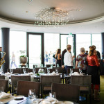 hochzeitsfotografin-hyatt-regency-duesseldorf-standesamt-inselstrasse-17-pebbles-river-salon-concert-featured-89