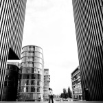 engagementshooting-paarfotos-duesseldorf-hafen-industriehafen-hyatt-gehry-bauten-innenhafen-container-fernsehturm-hochzeitsfotografin-aachen-geilenkirchen-heinsberg-koeln-eschweiler-featured_003